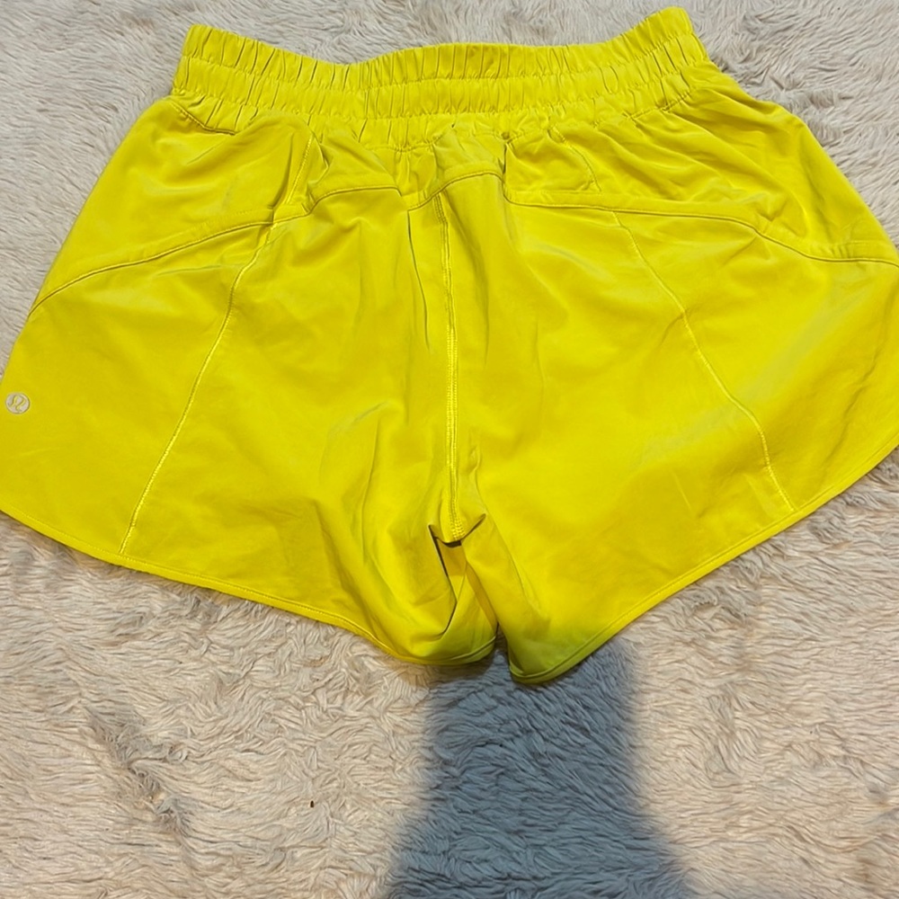 Size 10 NWOT Lululemon Track That shorts 5”